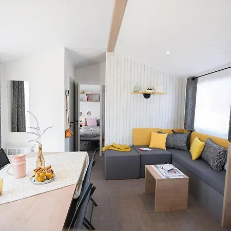 Mobil-home Spacieux Avec Terrasse Pour 8 Personnes - Api-1-52-1168 Camping *