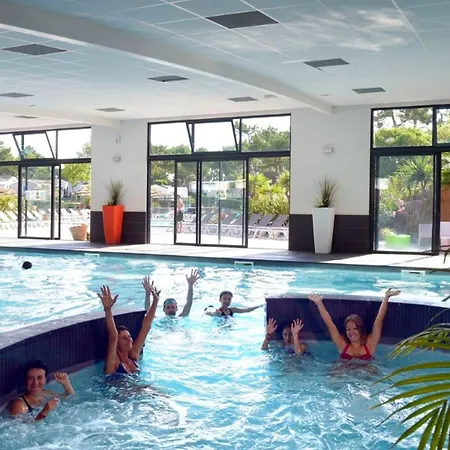 Campingplads Mobil-home Spacieux Avec Terrasse Pour 8 Personnes - Api-1-52-1168 *