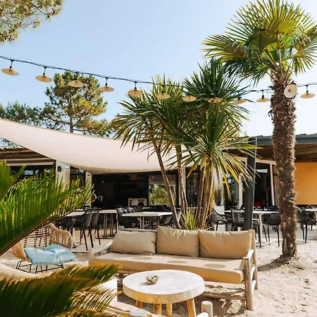 Mobil-home Spacieux Avec Terrasse Pour 8 Personnes - Api-1-52-1168 * Saint-Jean-de-Monts