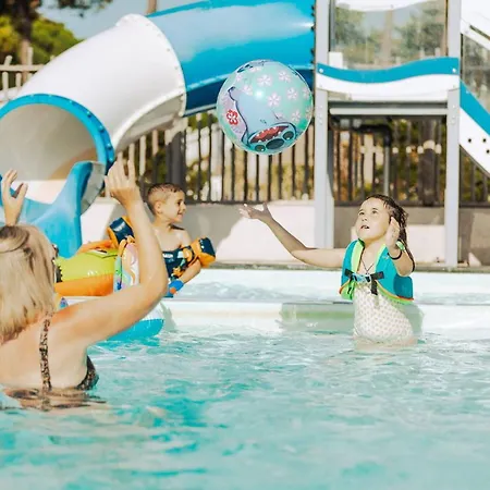 Mobil-home Spacieux Avec Terrasse Pour 8 Personnes - Api-1-52-1168 *