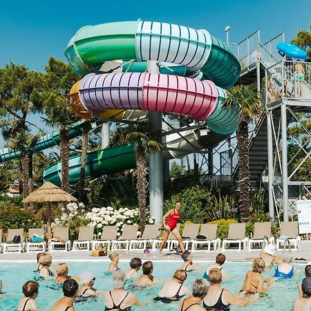 Mobil-home Spacieux Avec Terrasse Pour 8 Personnes - Api-1-52-1168 *