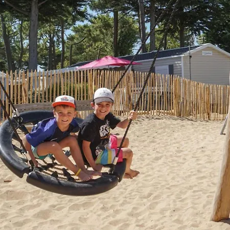 Campingplatz Mobil-home Spacieux Avec Terrasse Pour 8 Personnes - Api-1-52-1168 *