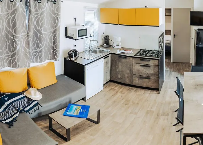 Campingplatz Mobil-home Spacieux Avec Terrasse Pour 8 Personnes - Api-1-52-1168