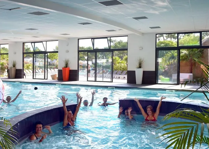 Campingplatz Mobil-home Spacieux Avec Terrasse Pour 8 Personnes - Api-1-52-1168 *